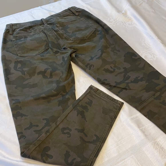 Brown Wish List camo pattern jeans. Size Medium - fits like a 29. - Picture 4 of 5
